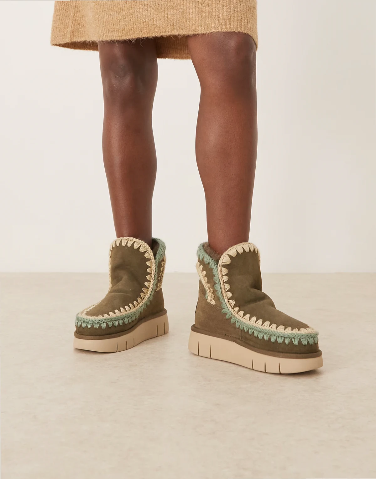 bounce 18 suede boots in overstitched green