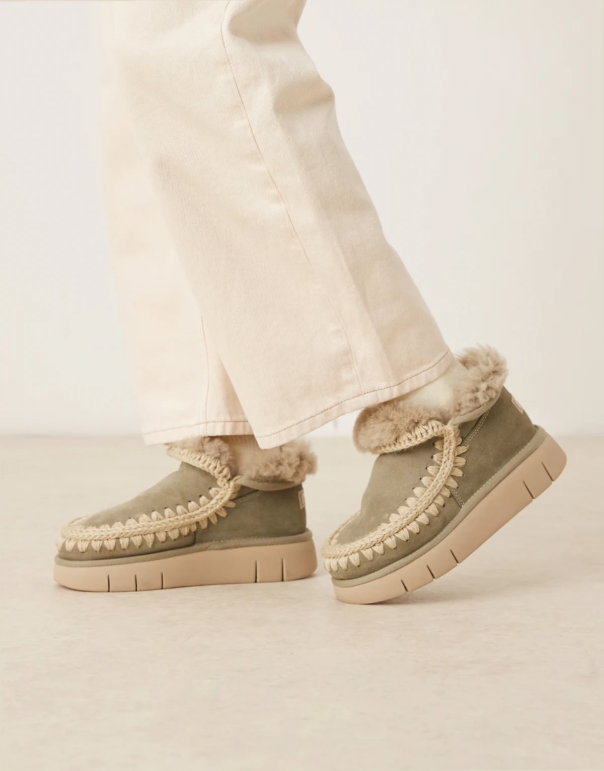 bounce 14 suede lined low rise boots in light green