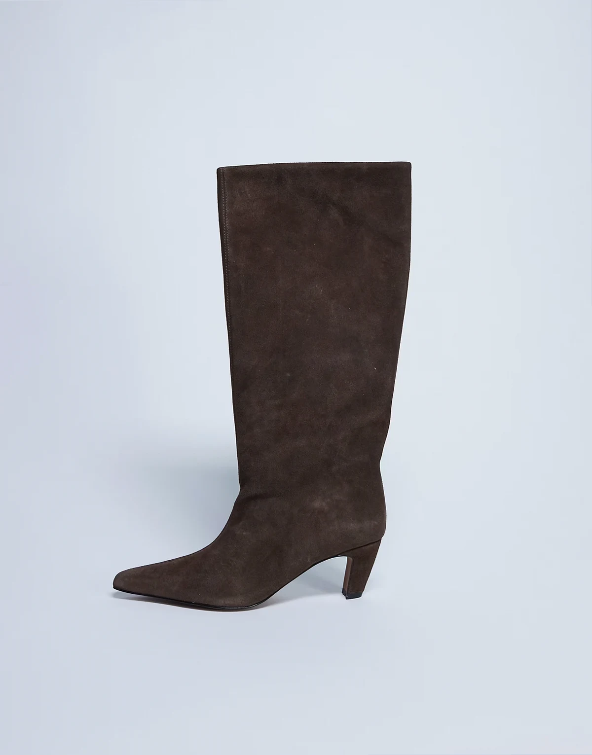 – Nelly – Lässige Stiefel aus Wildleder in Schokobraun mit spitzer Zehenpartie