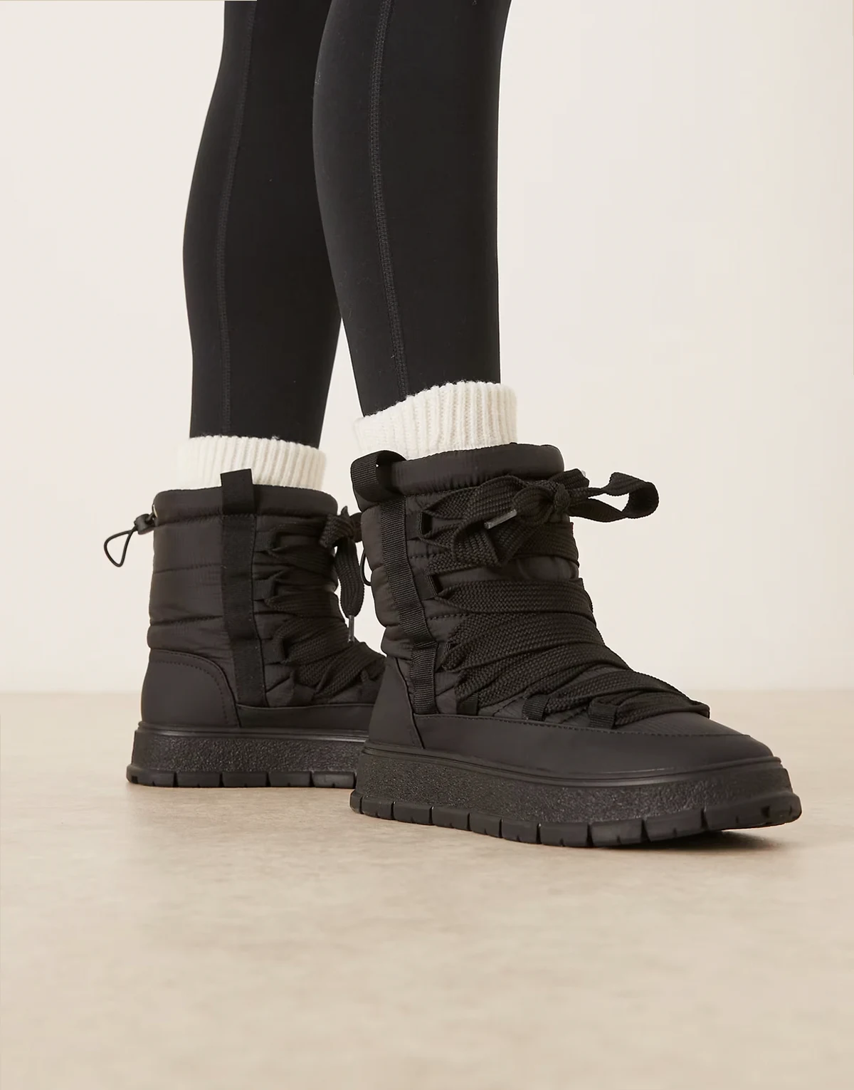– Arrow – Schneestiefel zum Schnüren aus Nylon in Schwarz