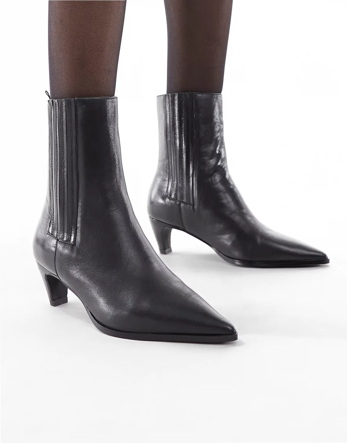 – Betsy – Stiefeletten in Schwarz mit mittelhohem Schaft und Kitten-Absatz