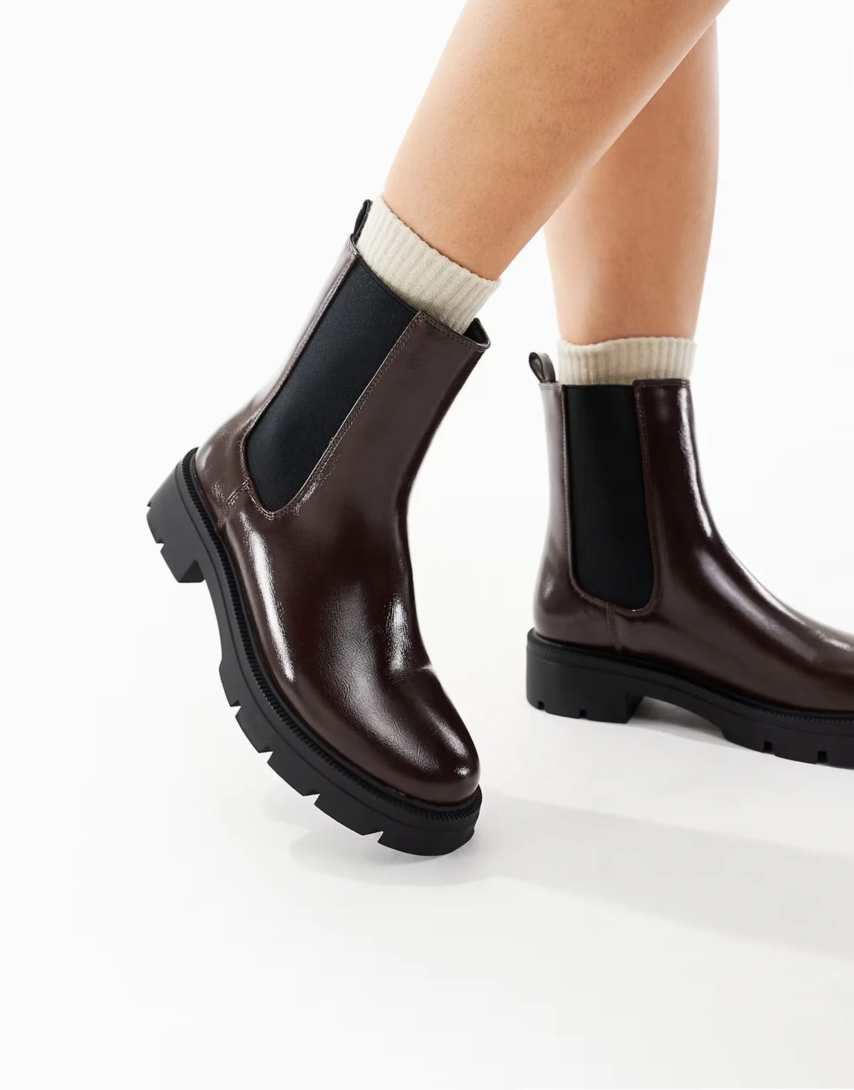 – Abbie – Chelsea-Stiefel in Braun mit dicker Sohle