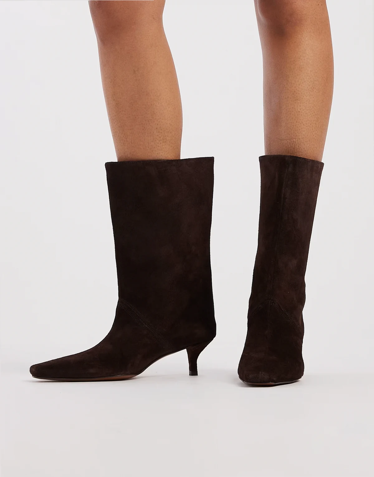 – Calloway – Hochwertige Wildleder-Stiefel zum Hineinschlüpfen in Schokobraun mit weitem Schaft