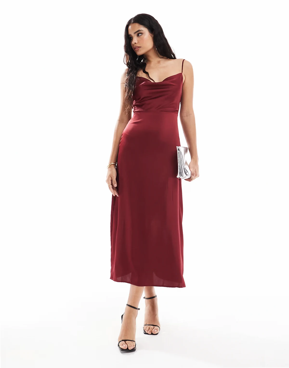 – Brautmode – Maxi-Trägerkleid aus rotem Satin mit Wasserfallausschnitt