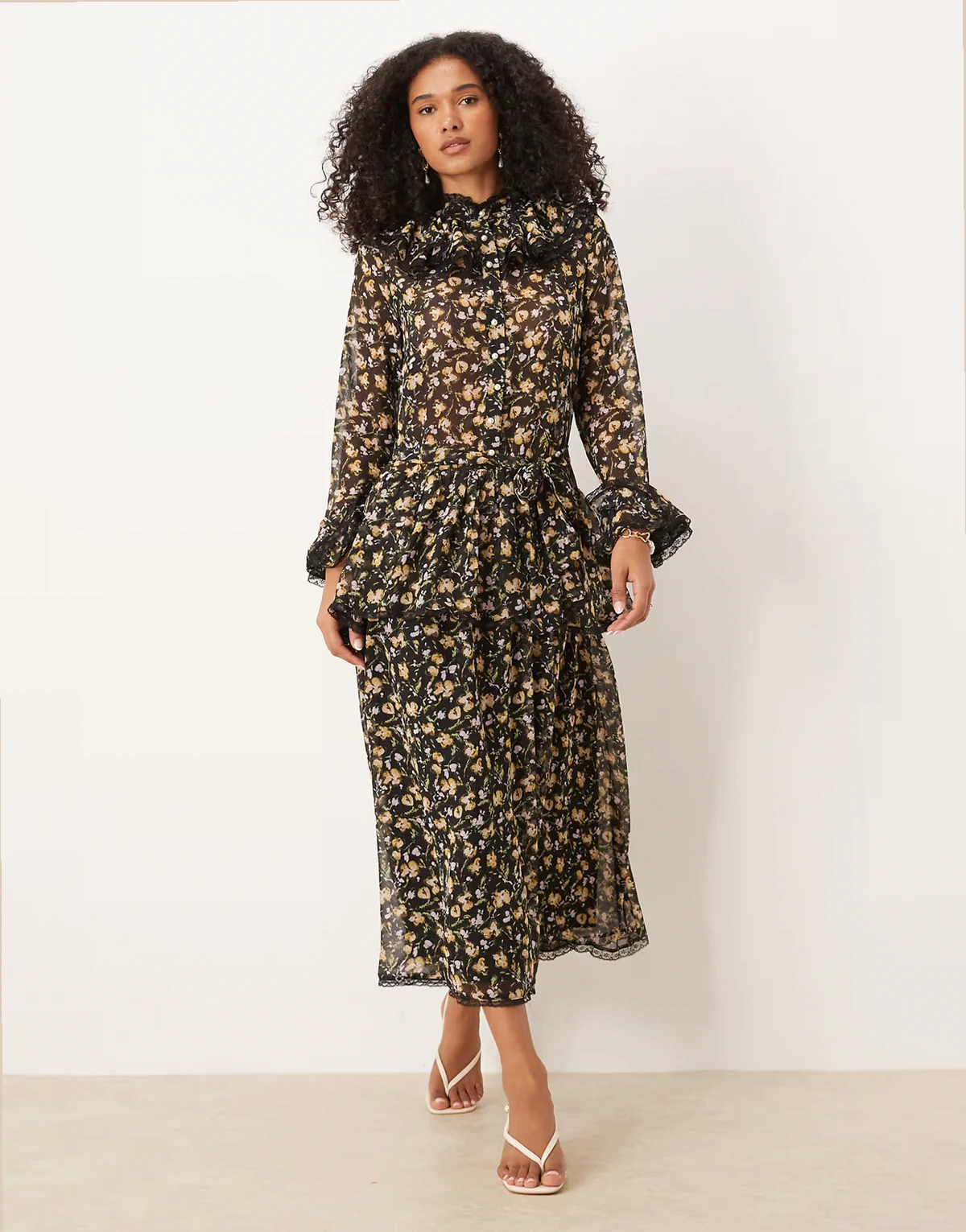 – Windswept – Maxikleid aus Chiffon in Schwarz mit Blumenmuster