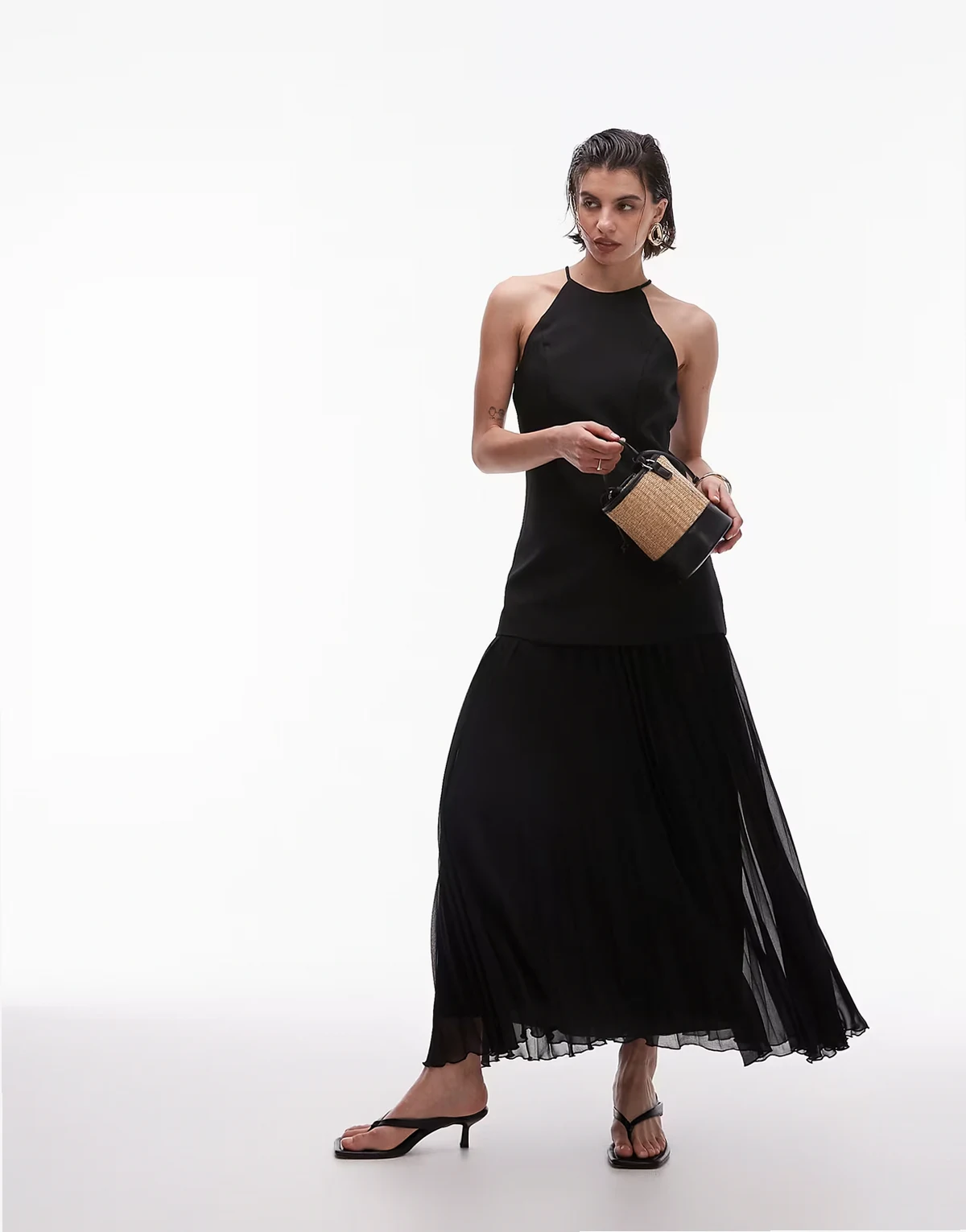 – Hybrid-Maxikleid in Schwarz mit Plissee-Saum