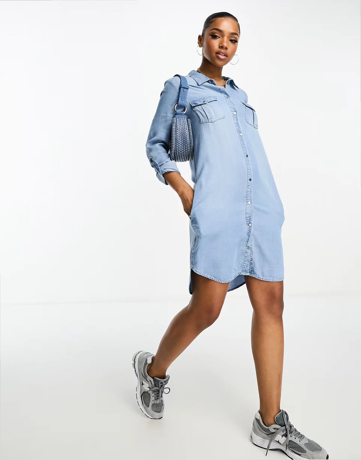 – Mini-Jeanskleid in Hellblau