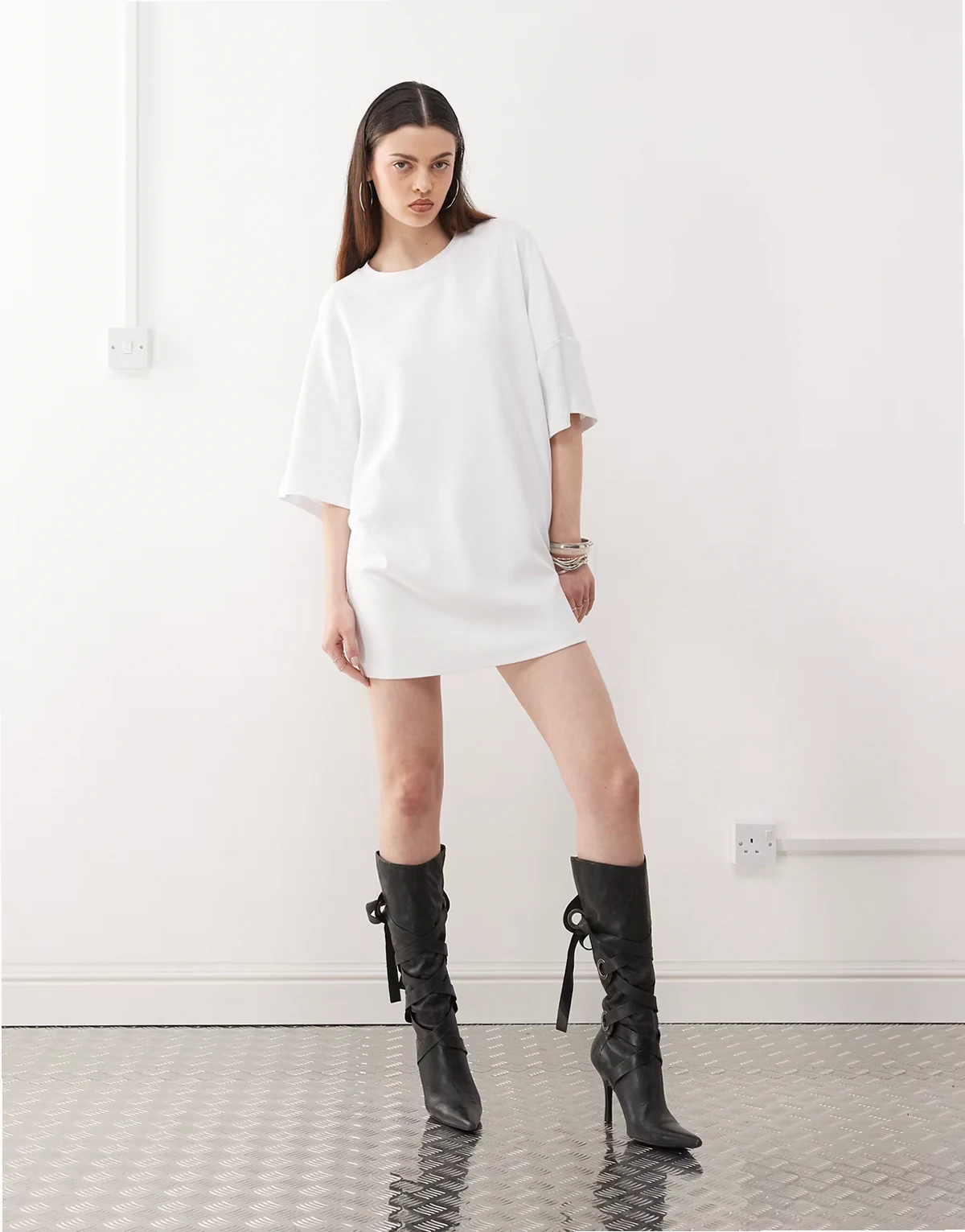 – Kastiges T-Shirt-Kleid in Weiß