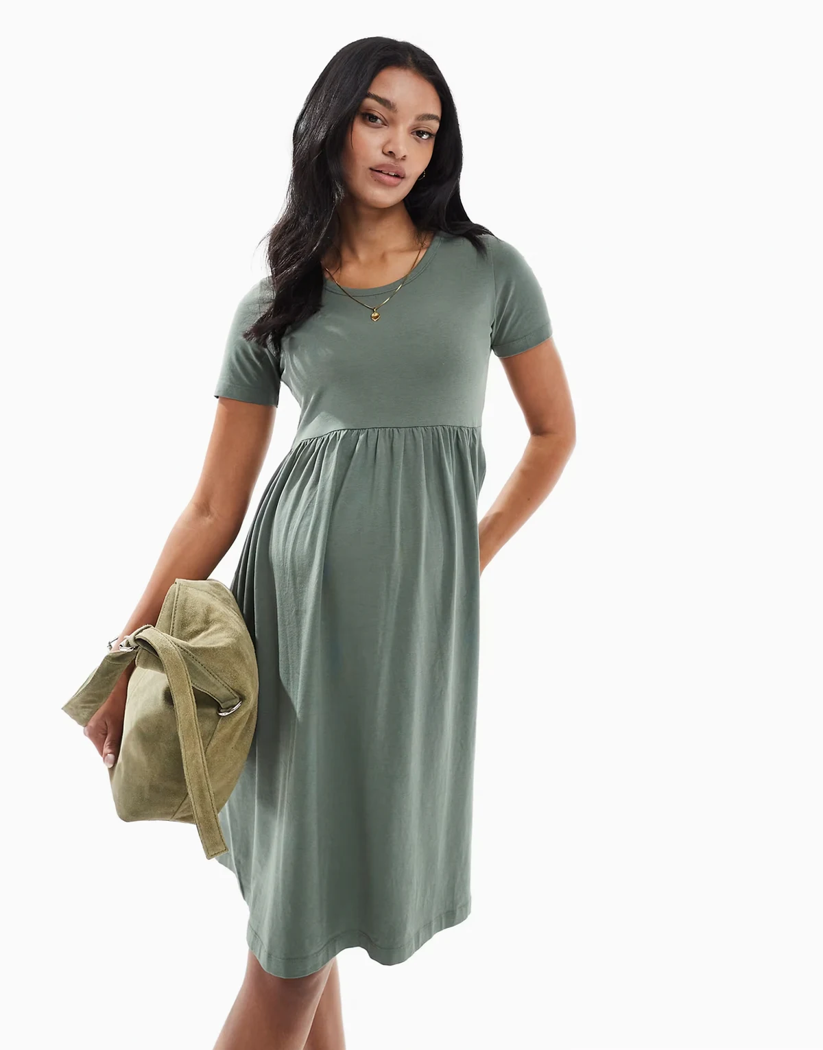 Mamalicious – Umstandsmode – Kurzes, gesmoktes T-Shirt-Kleid in Khaki