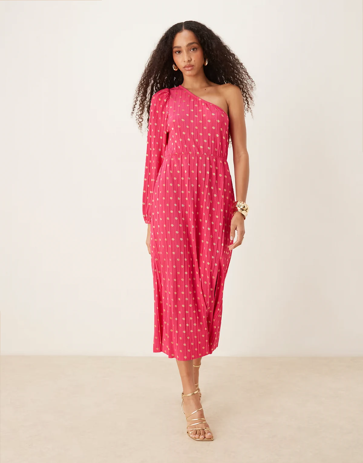– Plissiertes Maxikleid in Rosa mit One-Shoulder-Design und Foliendruck-Punkten