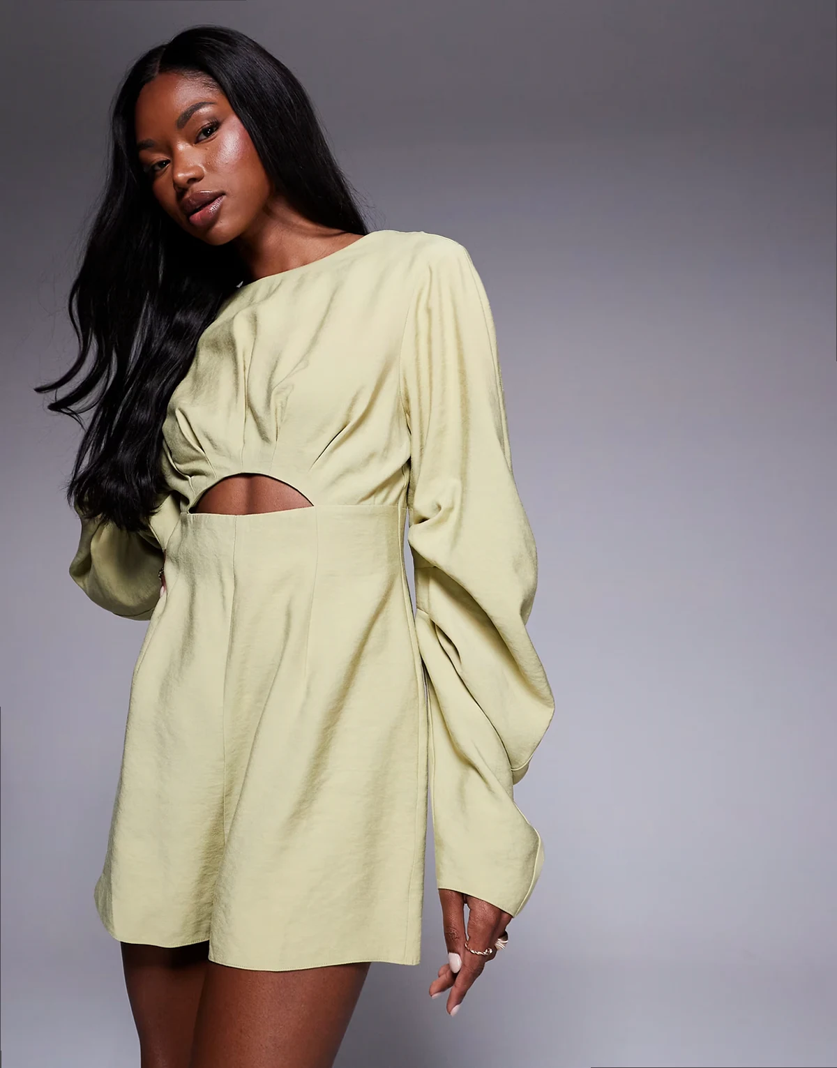 ASOS DESIGN – Krótki zielony kombinezon z zaokrąglonymi rękawami i zakładkami w talii