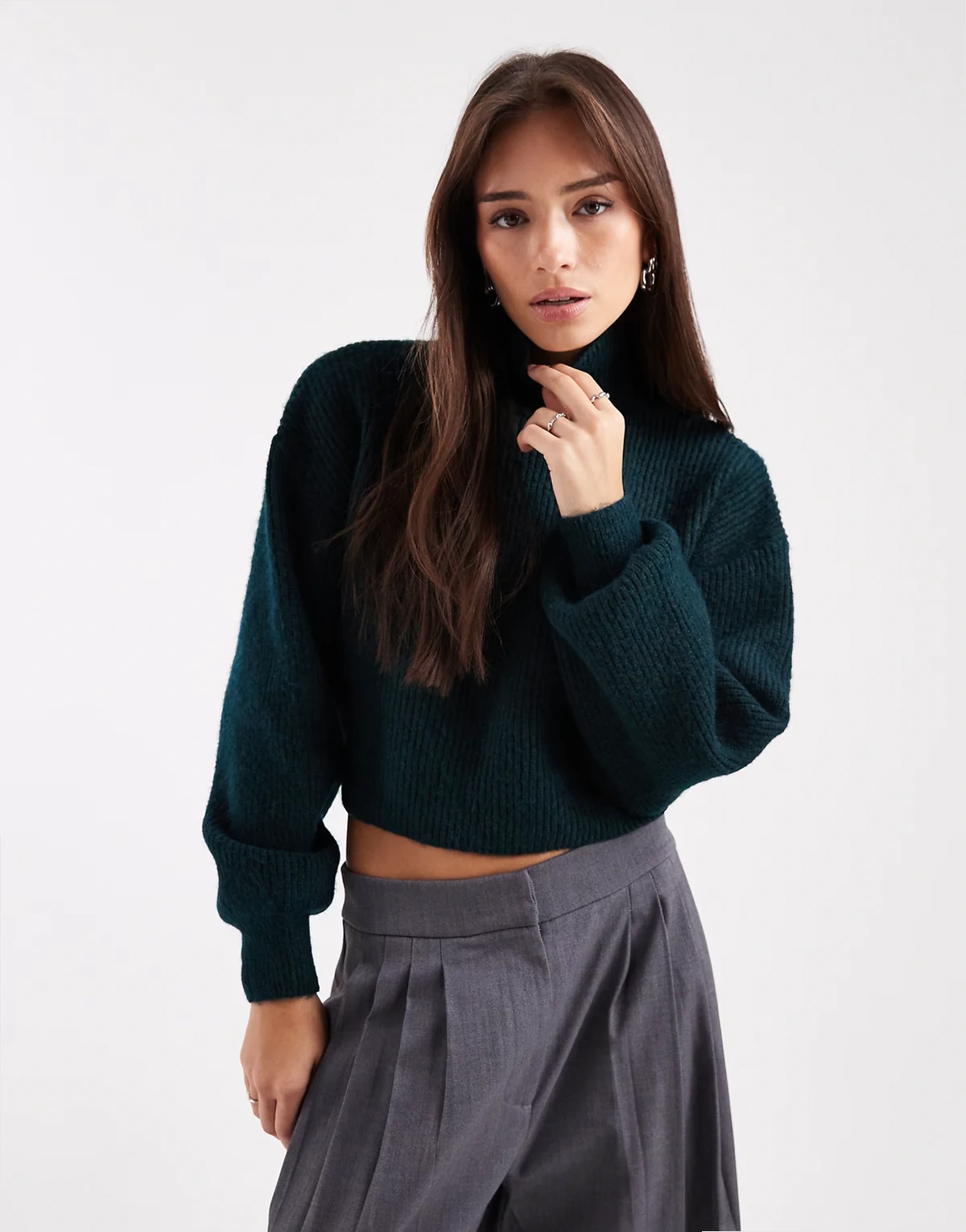 – Kurzer Strickpullover in Tannengrün