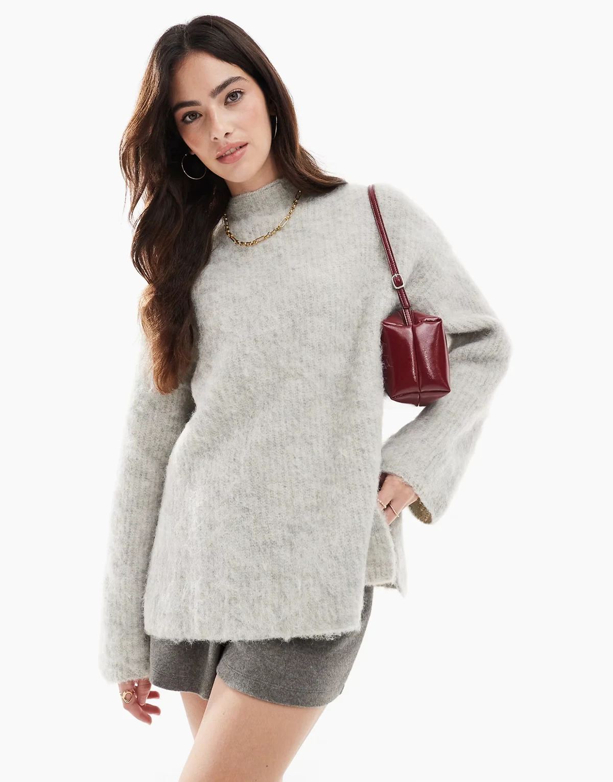 – Hochwertiger Longline-Pullover aus flauschigem Strick in Hellgrau meliert mit breiten Bündchen