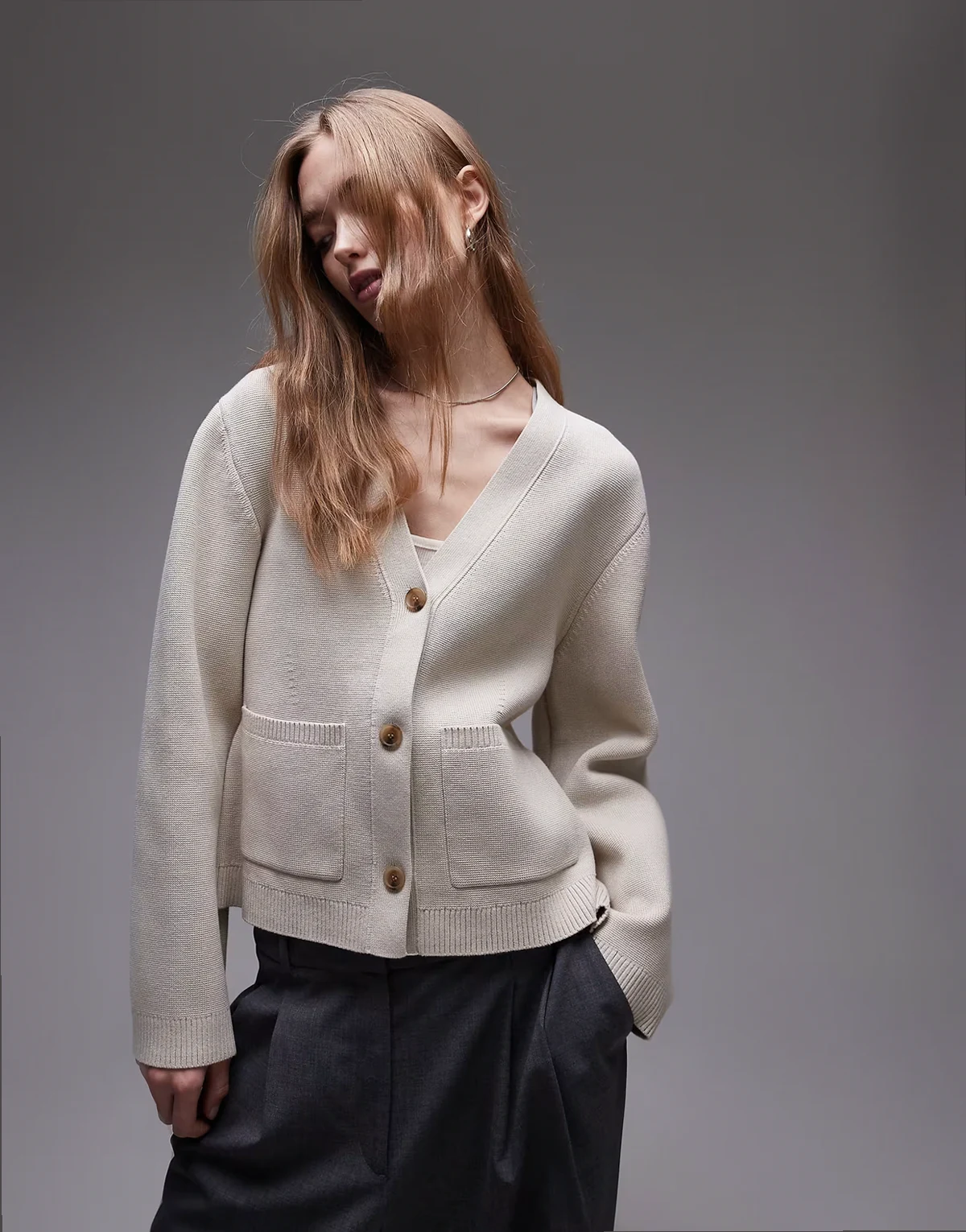 – Milano – Strickjacke in Beige mit kompakter Maschenstruktur und Taschen