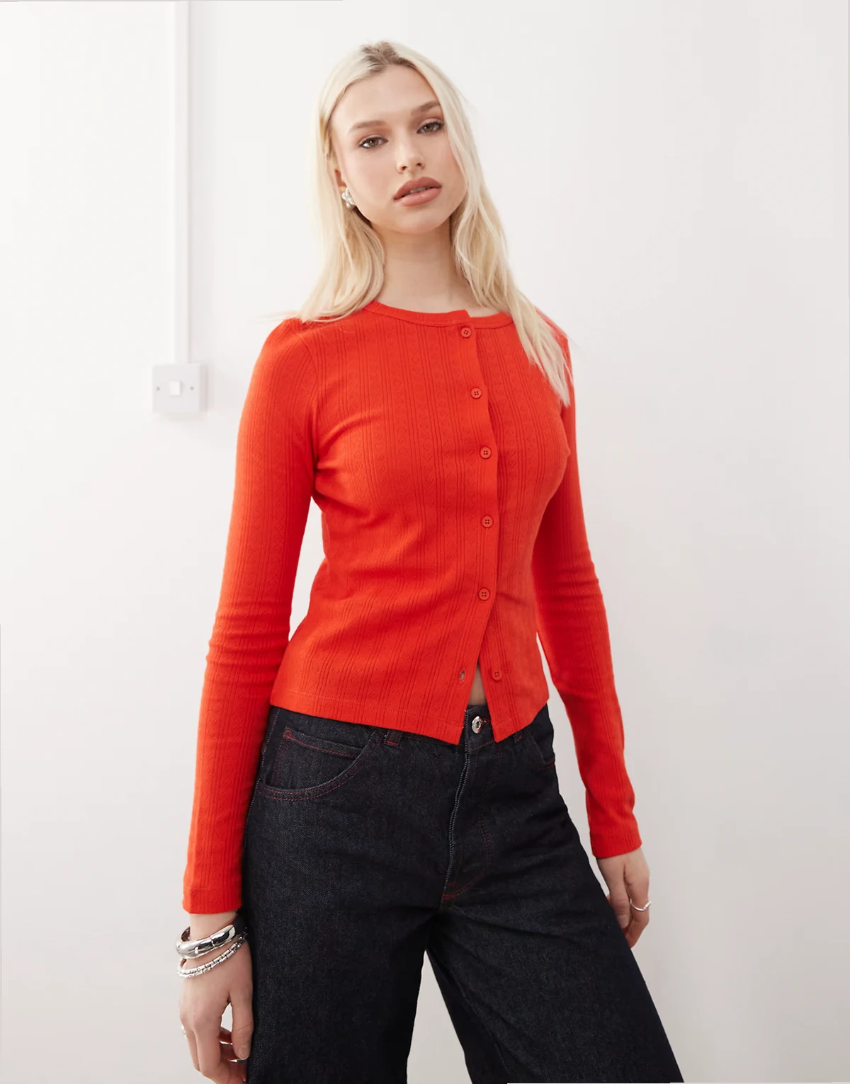 – Figurbetonte Strickjacke aus Pointelle in Rot