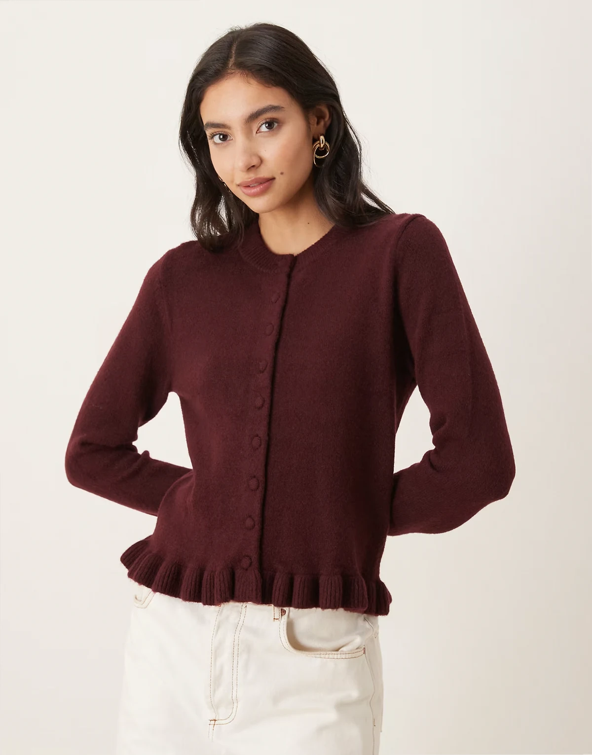 – Strickjacke in Burgunderrot mit Schößchensaum