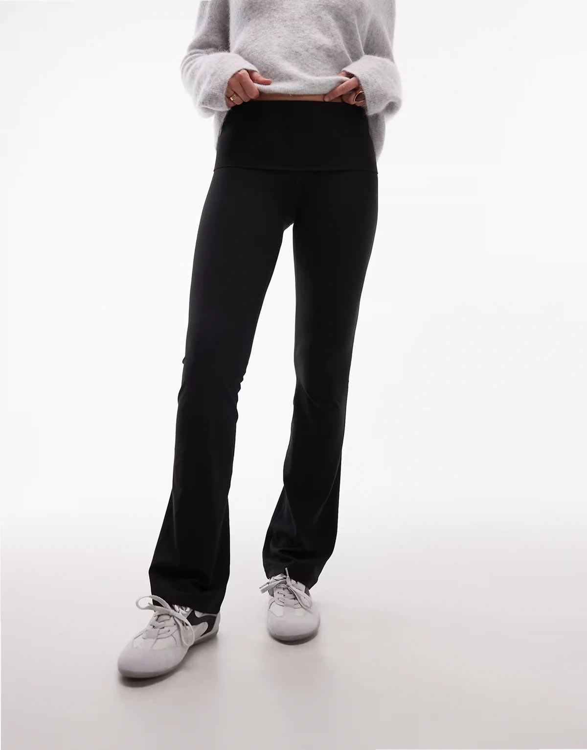 – Superweiche Skinny Schlag-Leggings in Schwarz mit Stretch und tiefem Bund