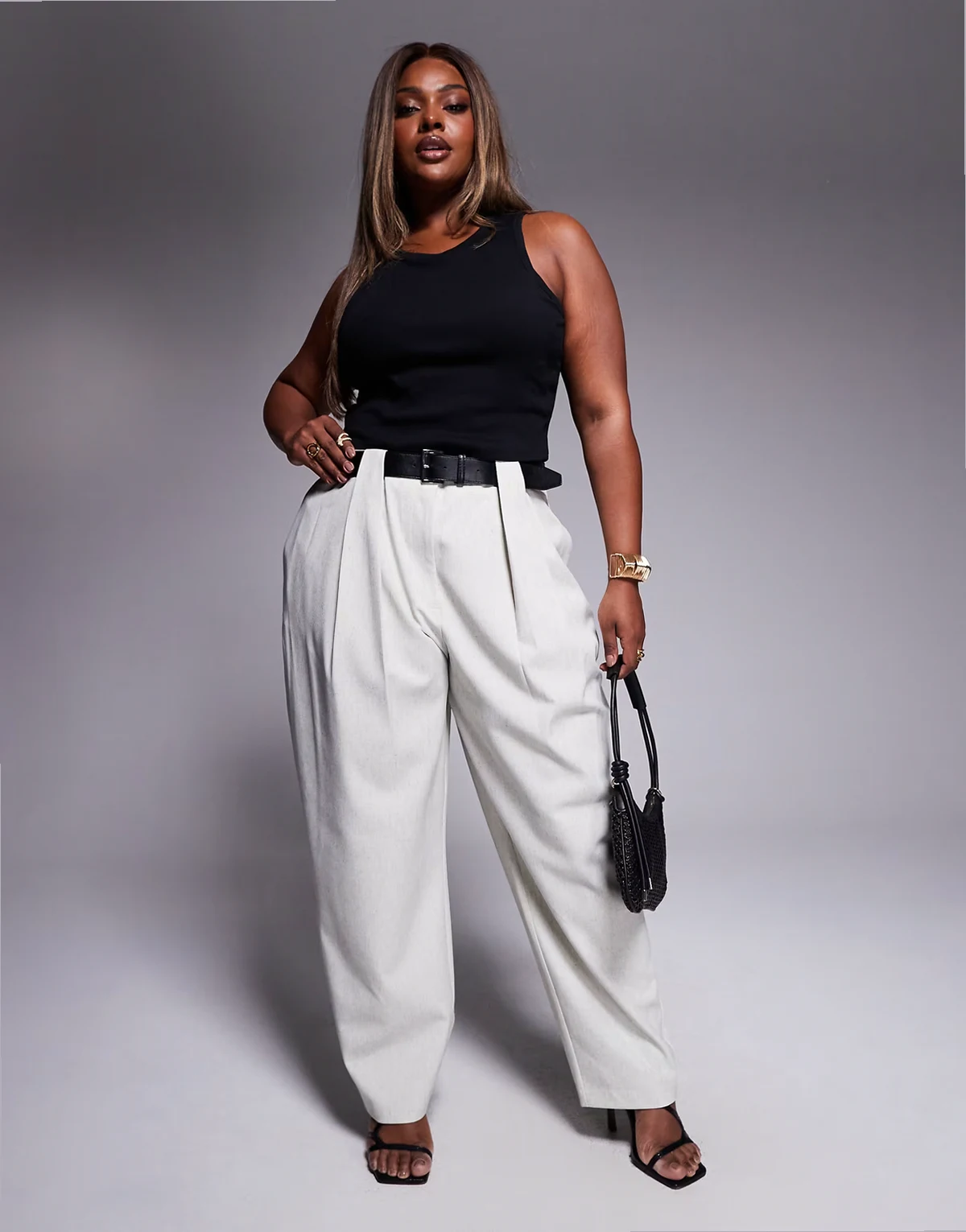 ASOS DESIGN Curve – Kremowe eleganckie fakturowane spodnie barrel z paskiem