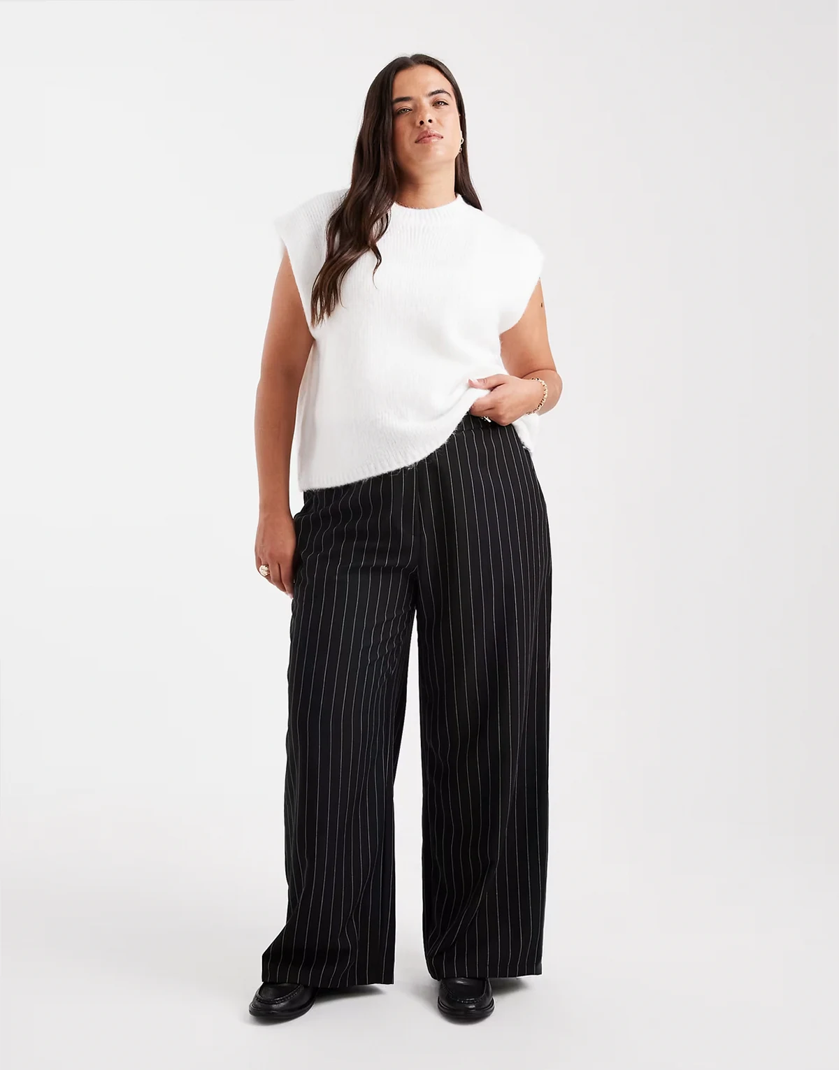 ASOS DESIGN Curve – Dopasowane czarne spodnie w prążki z prostymi nogawkami o luźnym kroju