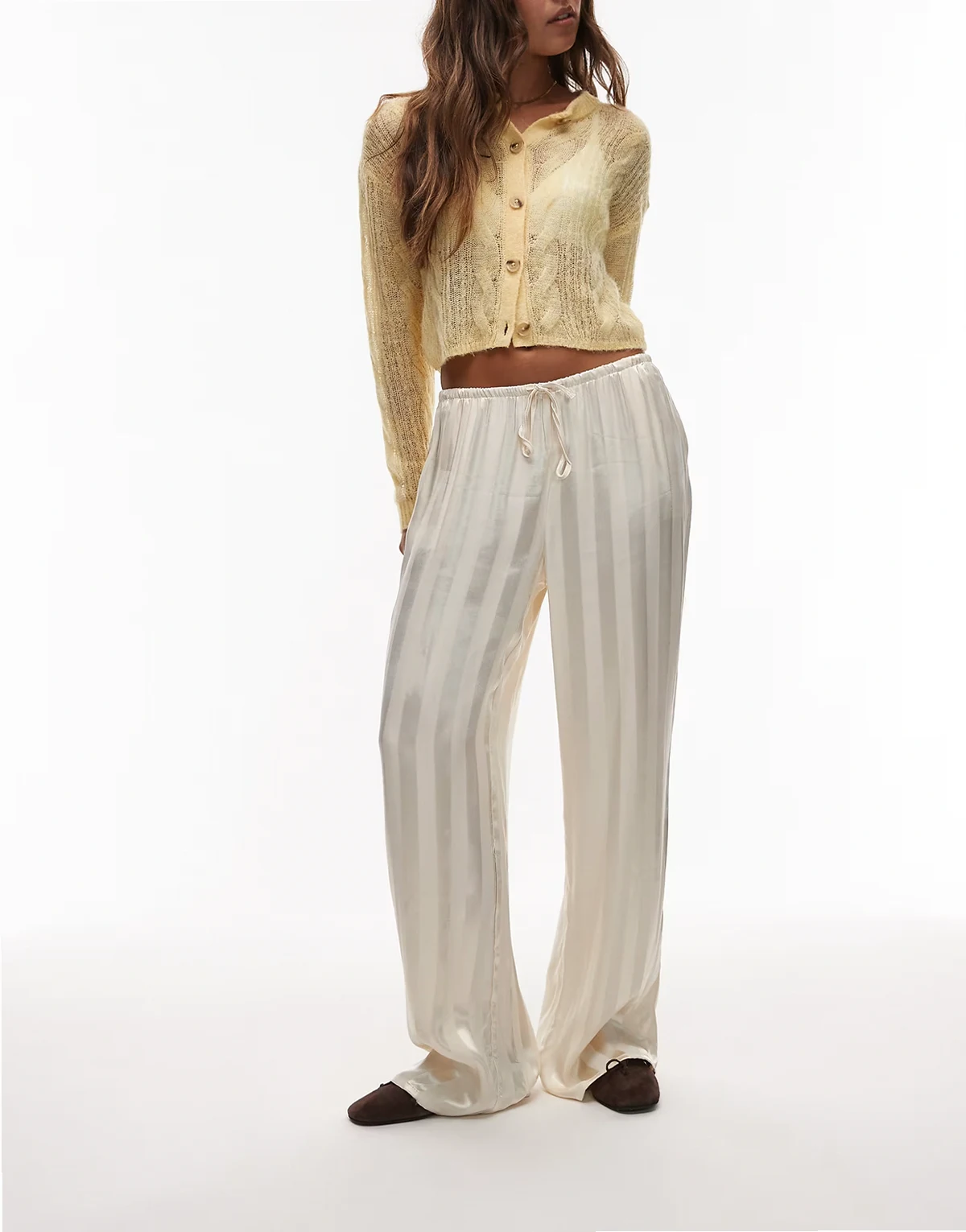 – Hose aus Satin in Creme mit Streifen und weitem Bein, Kombiteil