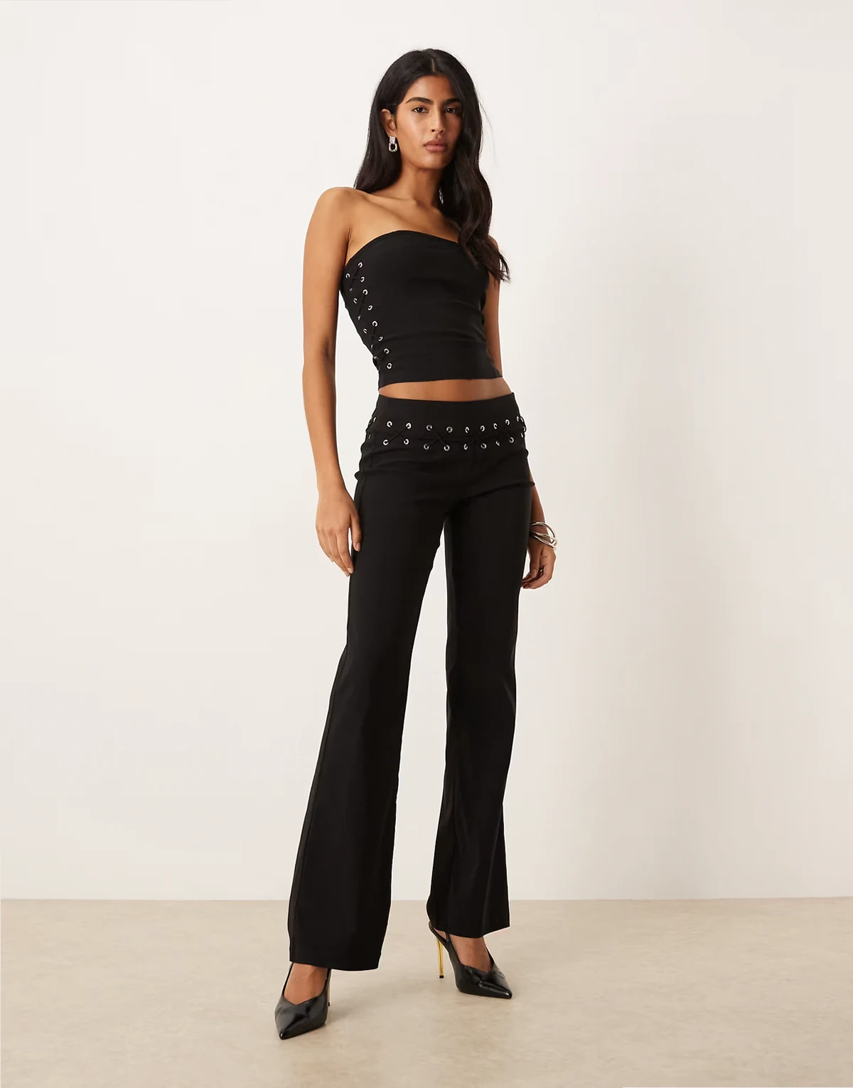 – Lirina – Elegante Hose in Schwarz mit Schnürung