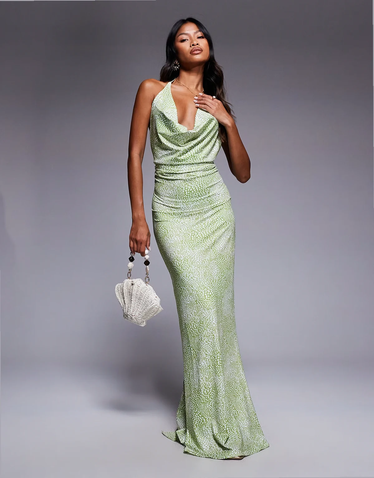 – Maxi-Strandkleid in Grün-bunt mit Wasserfallausschnitt