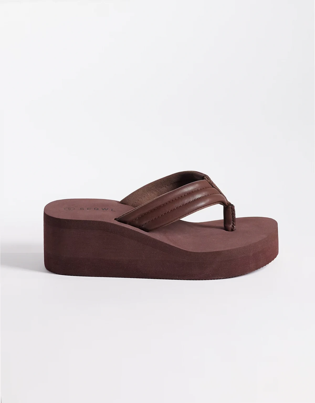 Thong flatform wedge in chocolate