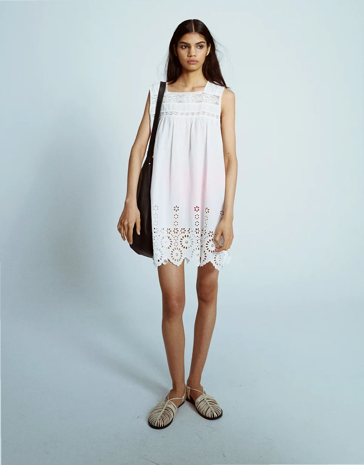 – Sleeper-Minikleid in Weiß mit Stickerei