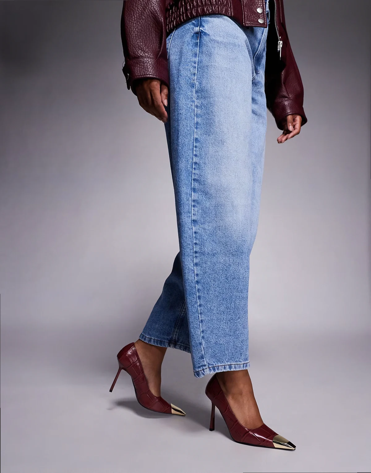 – Olivia – Pumps in Kroko-Burgunderrot mit Absatz