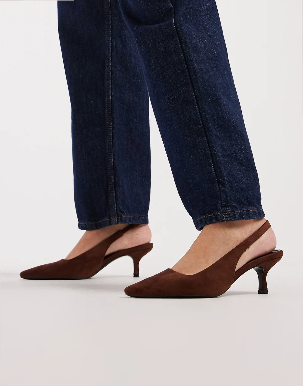 – Maybach – Wildleder-Schuhe in Braun mit Fersenriemchen und Kitten-Absatz