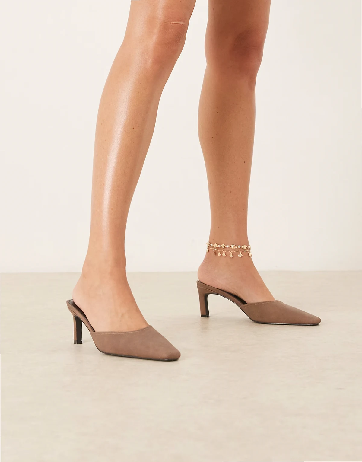 – Alya – Absatz-Mules in Distressed-Braun