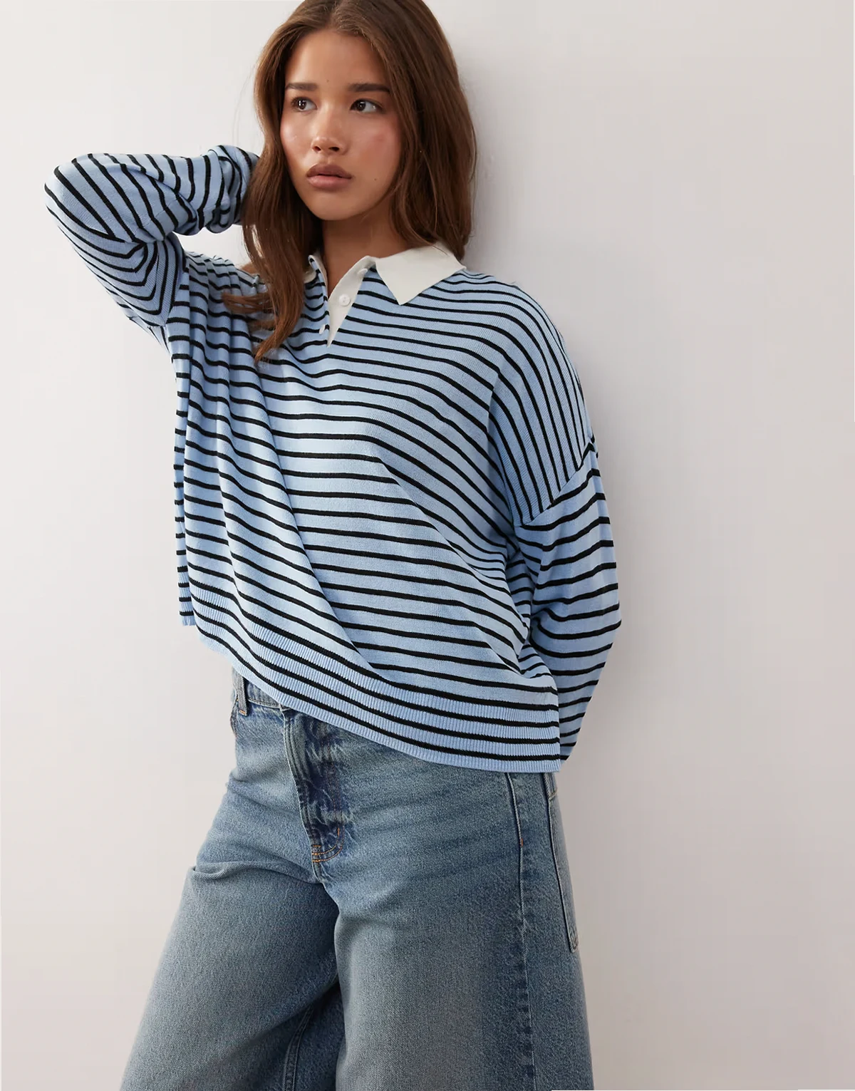 – Strickpullover in Blau gestreift mit Polokragen