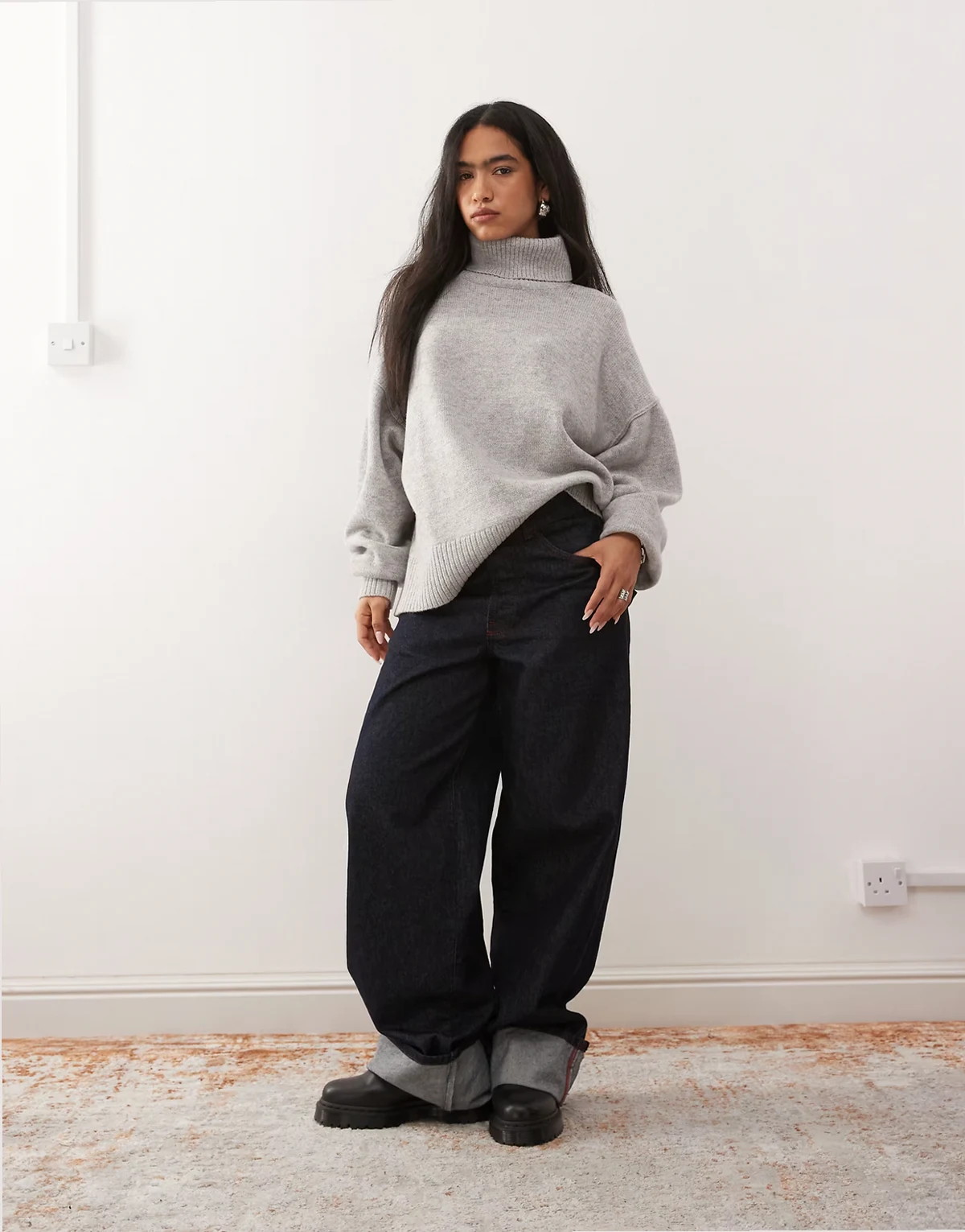 – Oversize-Pullover aus hochwertiger Wolle in meliertem Grau mit Stehkragen