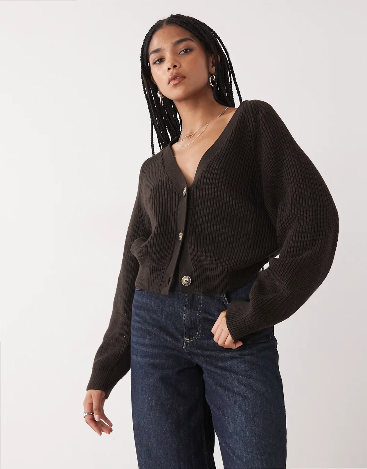 – Cropped-Strickjacke in Schokobraun
