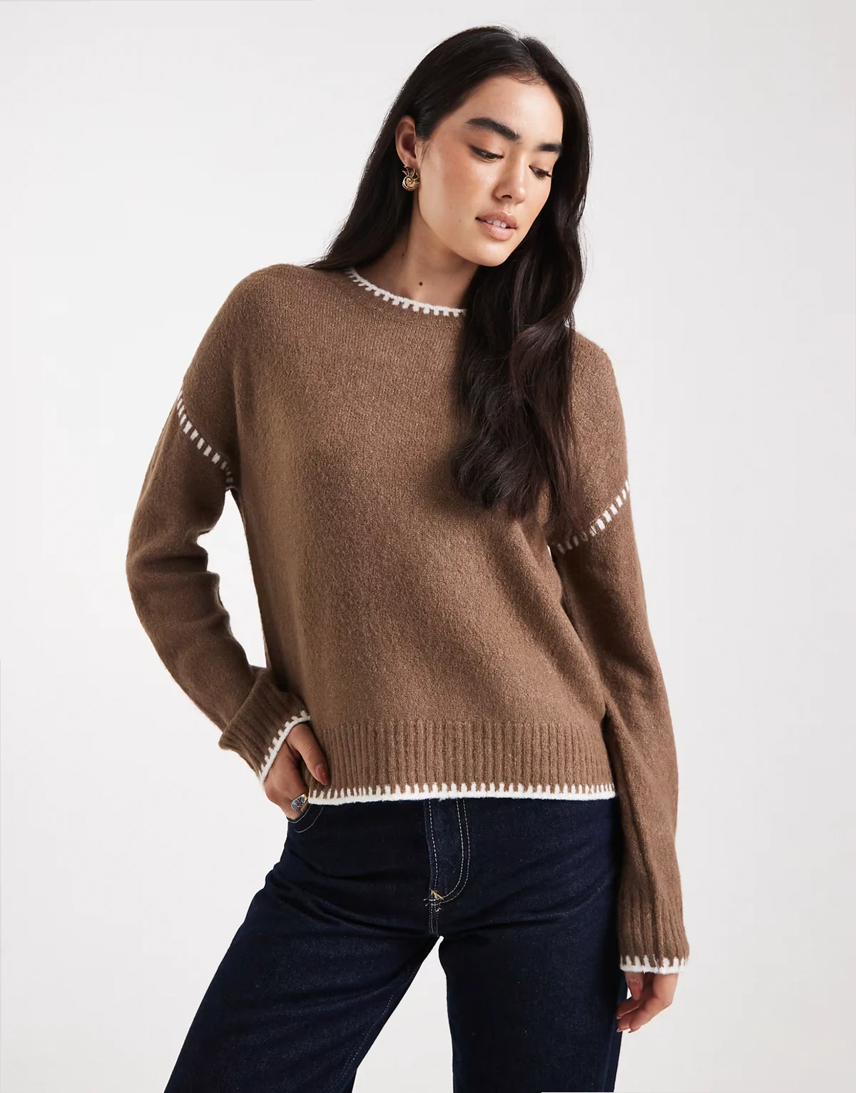 crew neck sweater with contrast stitching in mocha