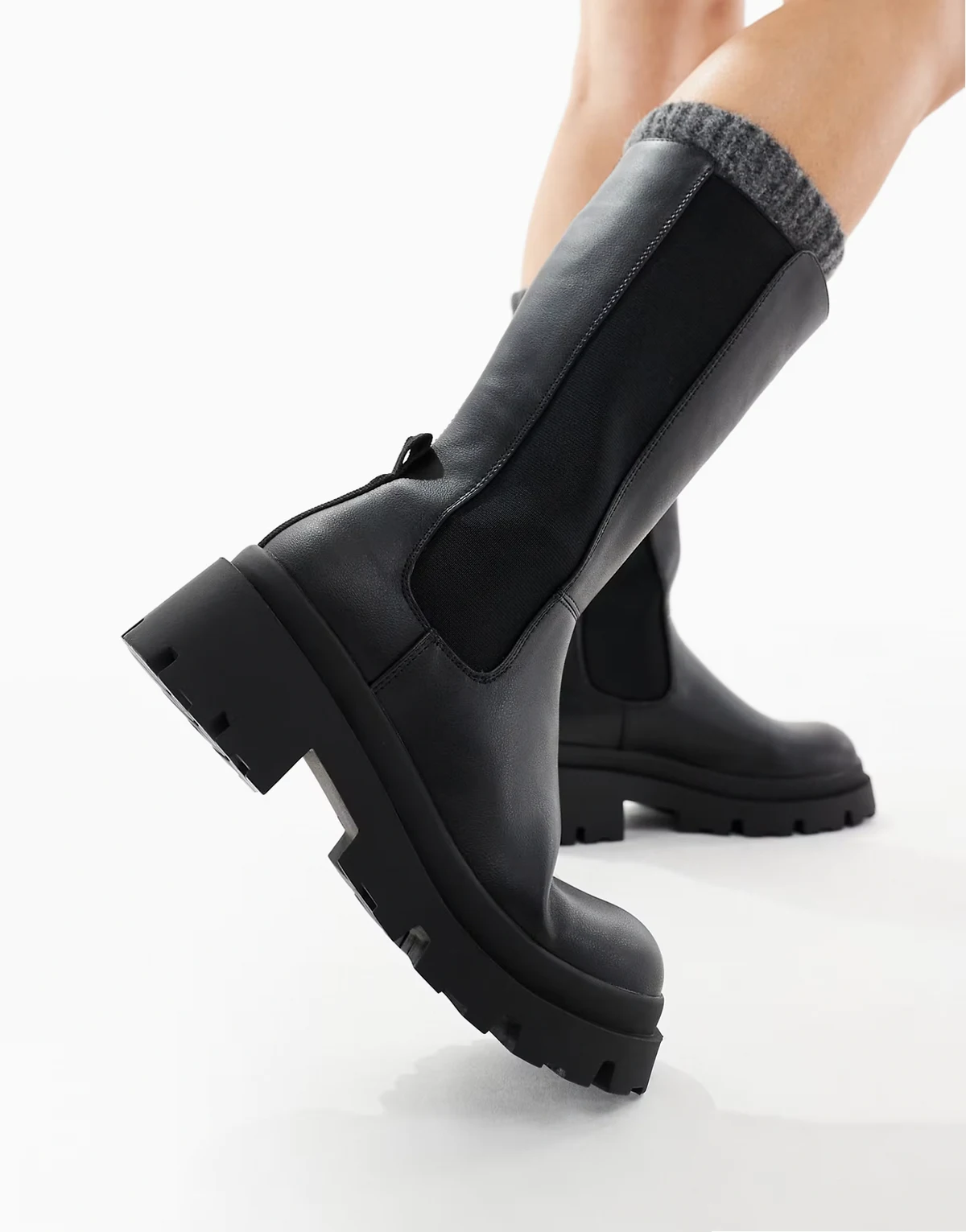 – Kunstleder-Stiefel in Schwarz mit dicker Sohle