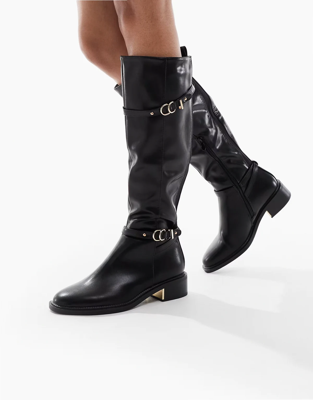– Latte – Czarne botki z zapięciem na klamrę w jeździeckim stylu
