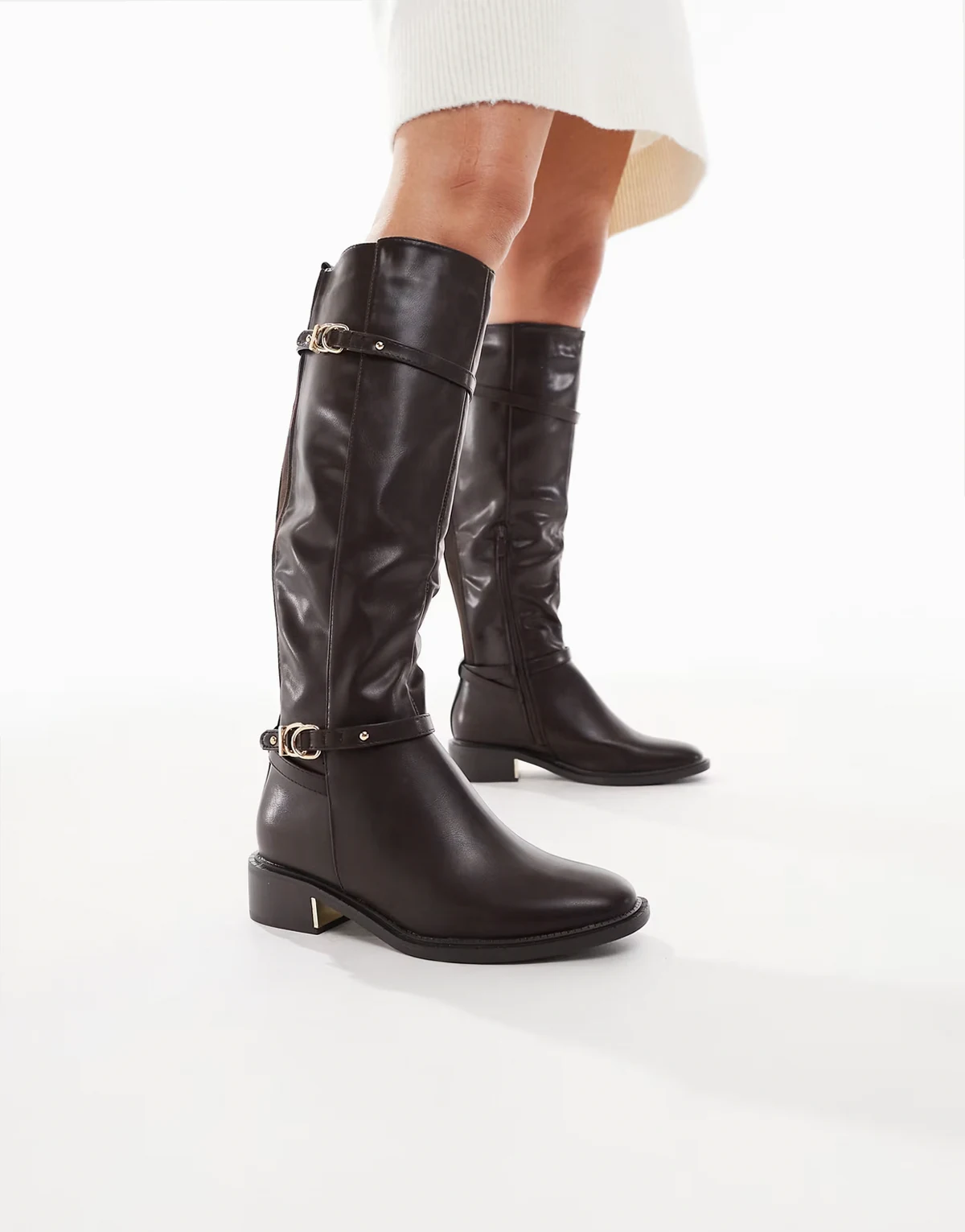– Latte – Elegante Reitstiefel in Schokobraun mit Schnallendetail, weite Passform