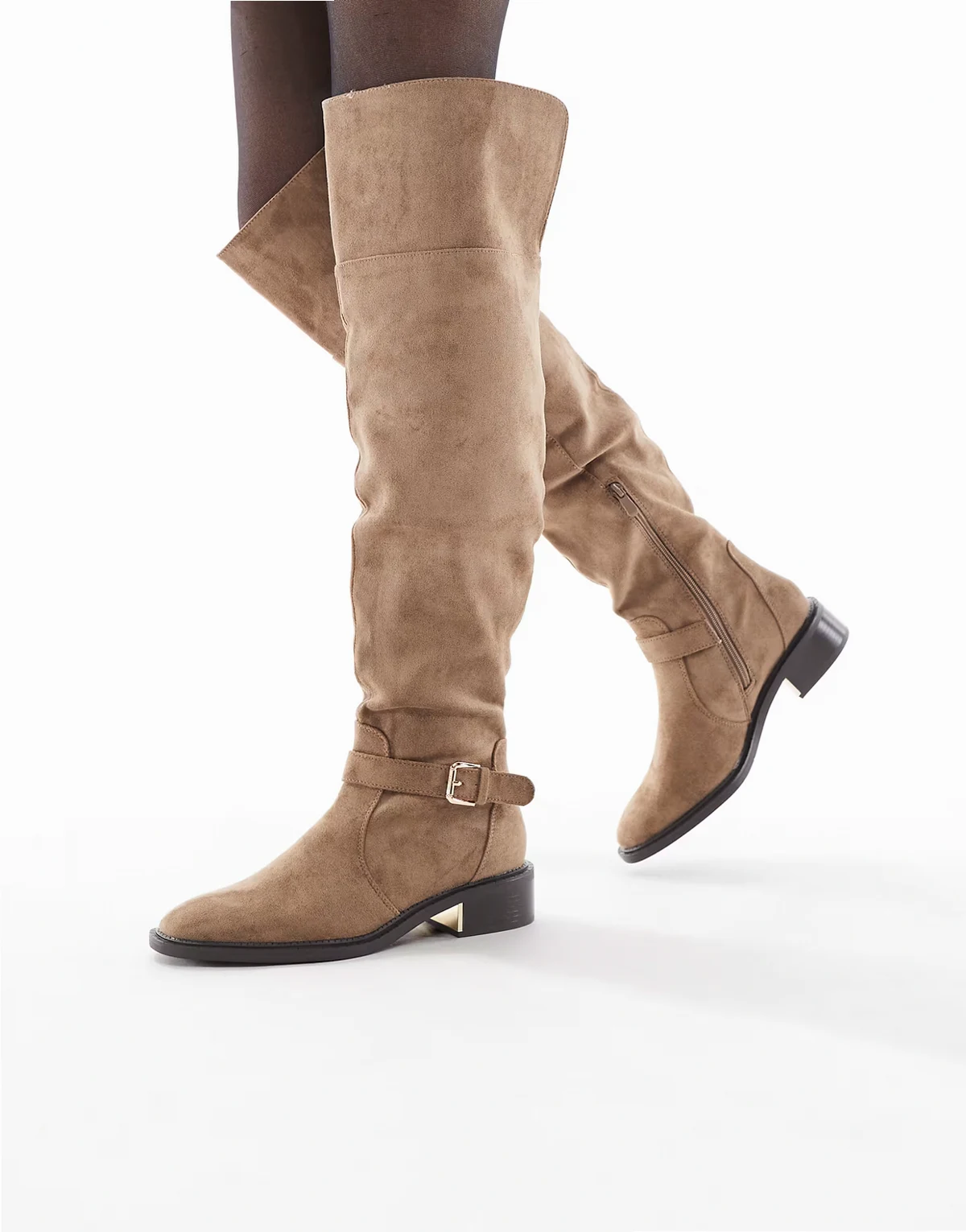 – Latte – Overknee-Stiefel mit Schnalle in Mokka