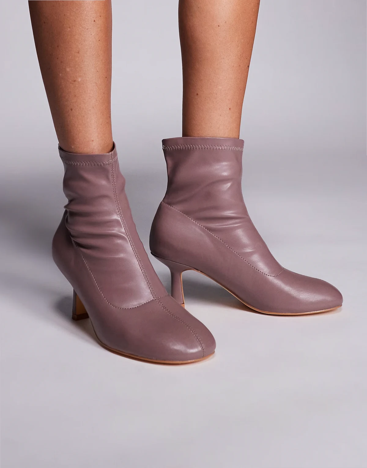 Soulmate round toe heeled ankle boots in mauve