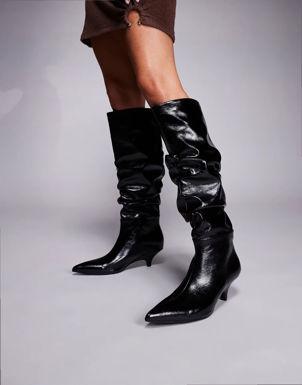 – La Dolce Vita – Stiefel in Schwarz mit Kitten-Absatz und gerafftem Design