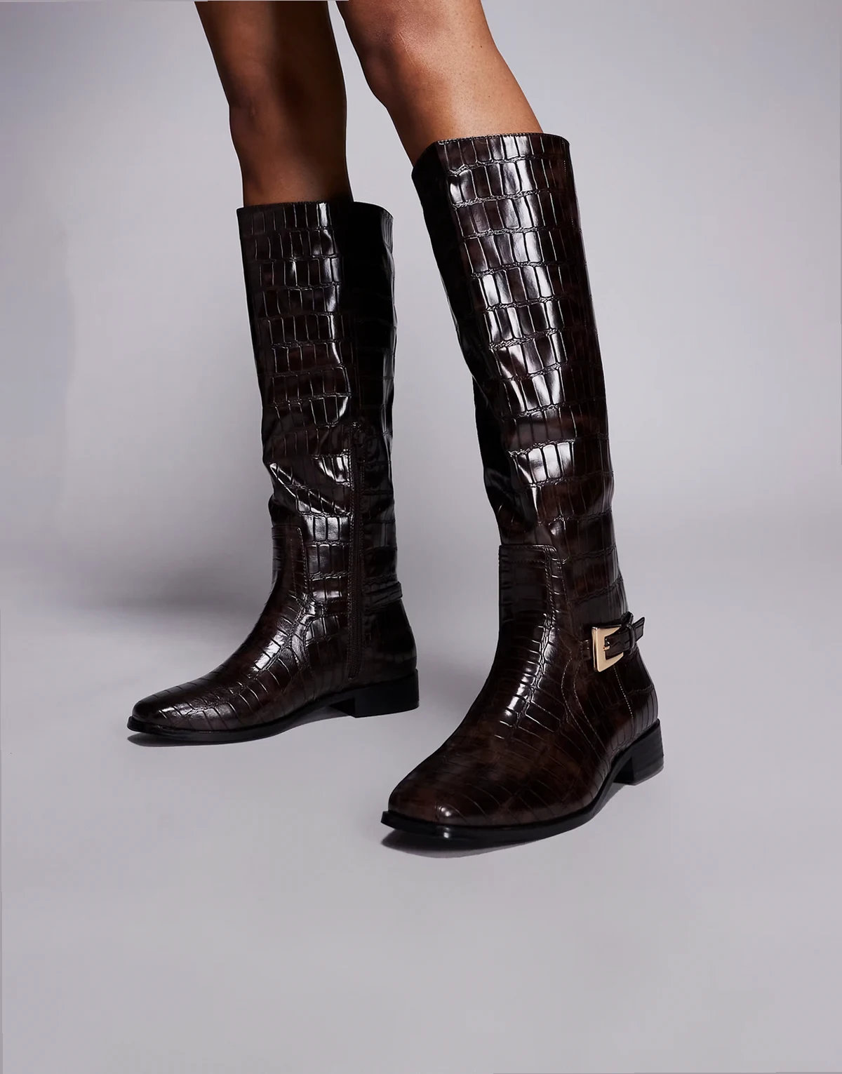 Mackie knee boots with buckle in brown croc