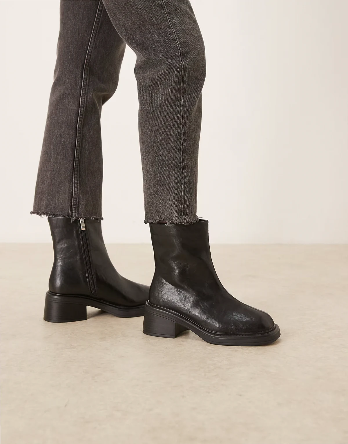 Eabha chelsea boots in black