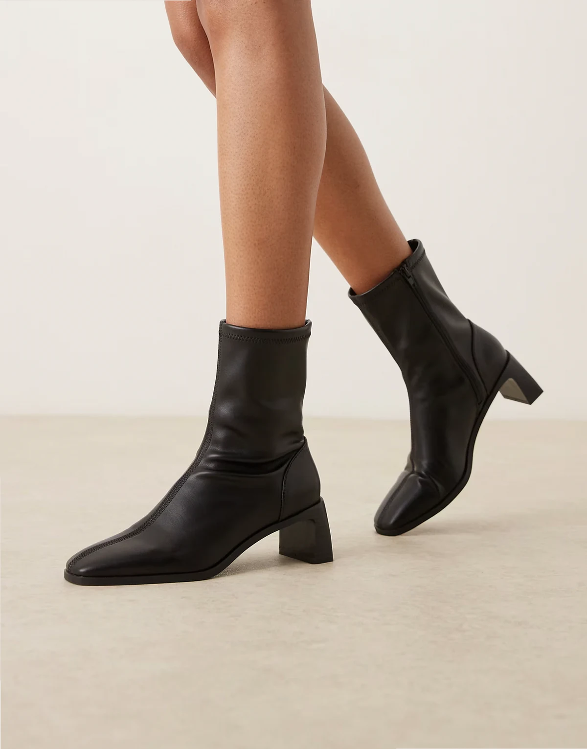 Wide Fit – Rush – Stiefeletten in Schwarz mit versetztem Absatz, weite Passform