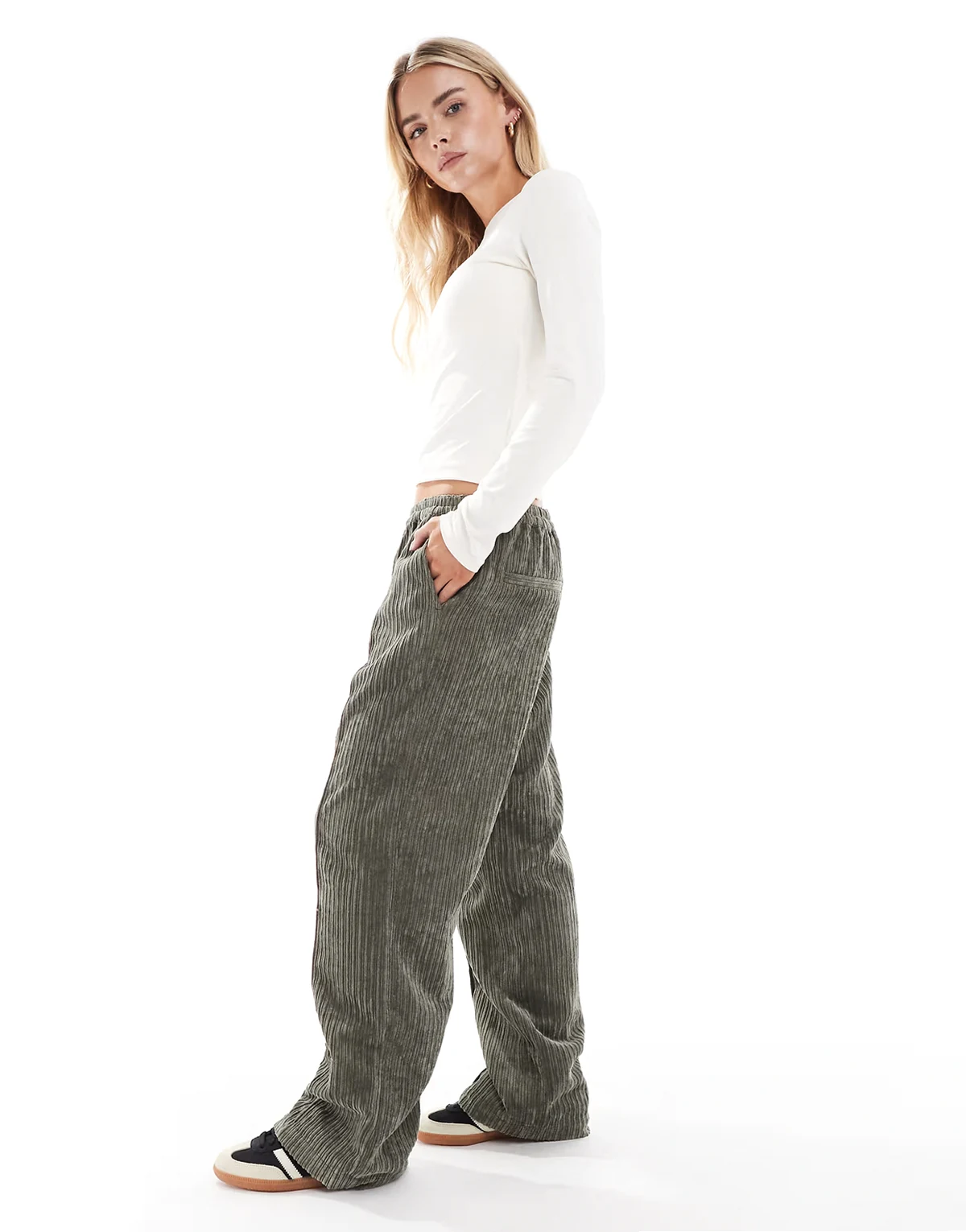 ASOS DESIGN Petite – Schlupfhose aus Cord in Khaki