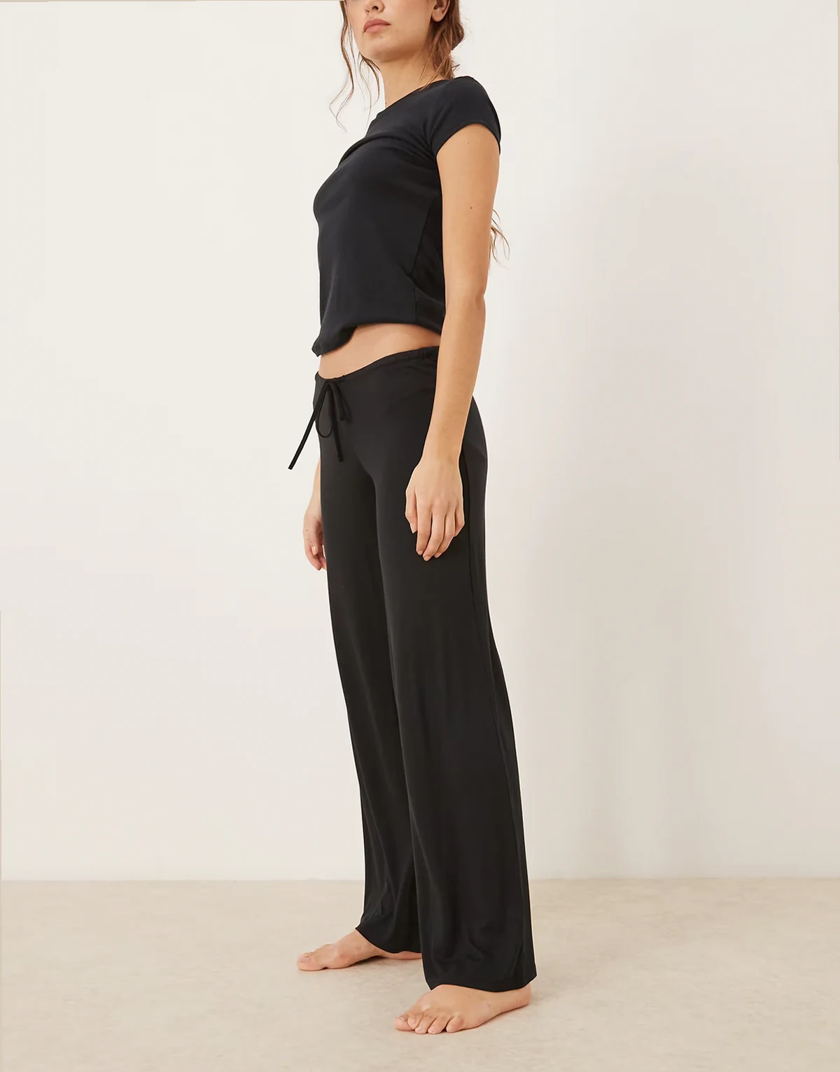 – Weiche Loungewear-Hose in Schwarz mit niedrigem Bund