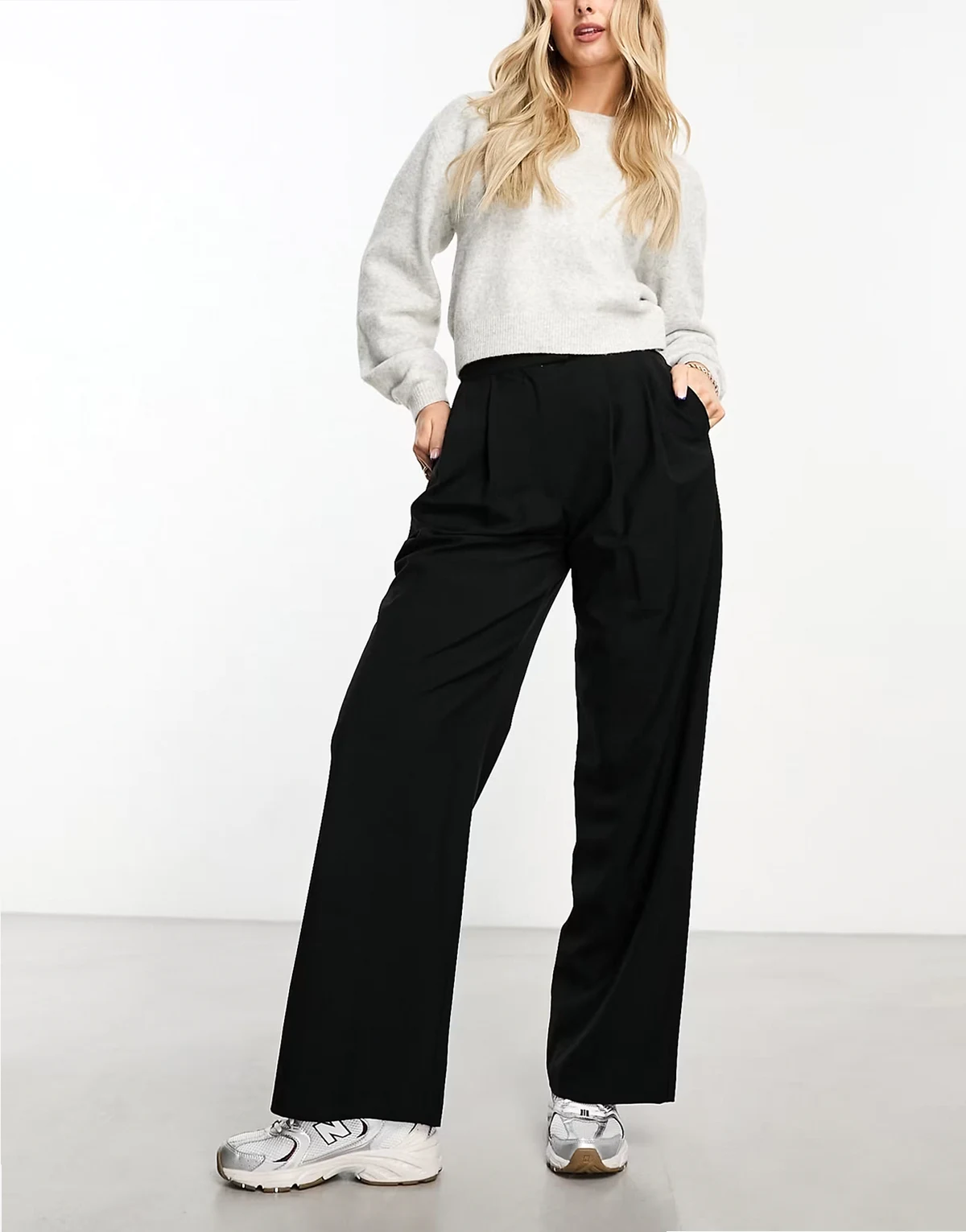 Hourglass – Elegante Hose in Schwarz mit weitem Bein und Bundfalten