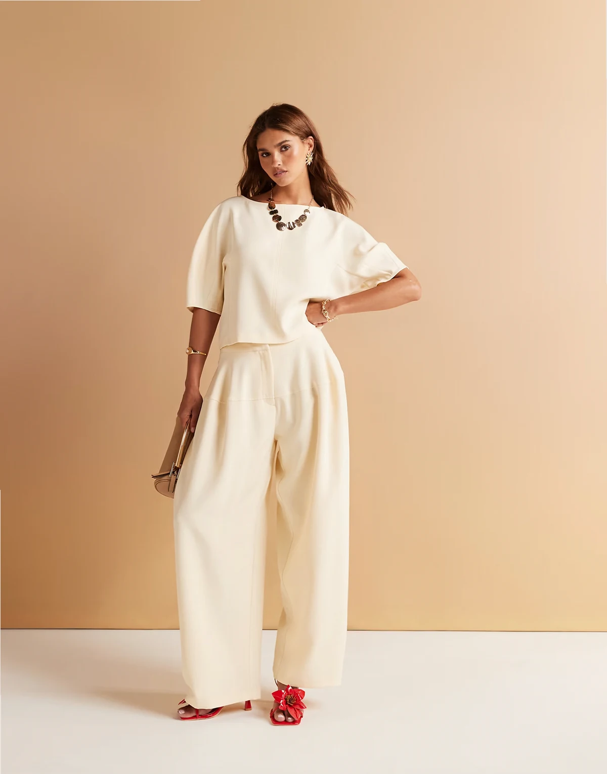 – Elegante Oversize-Hose in Buttermilchgelb mit weitem Beinschnitt und Bahnendesign, Kombiteil