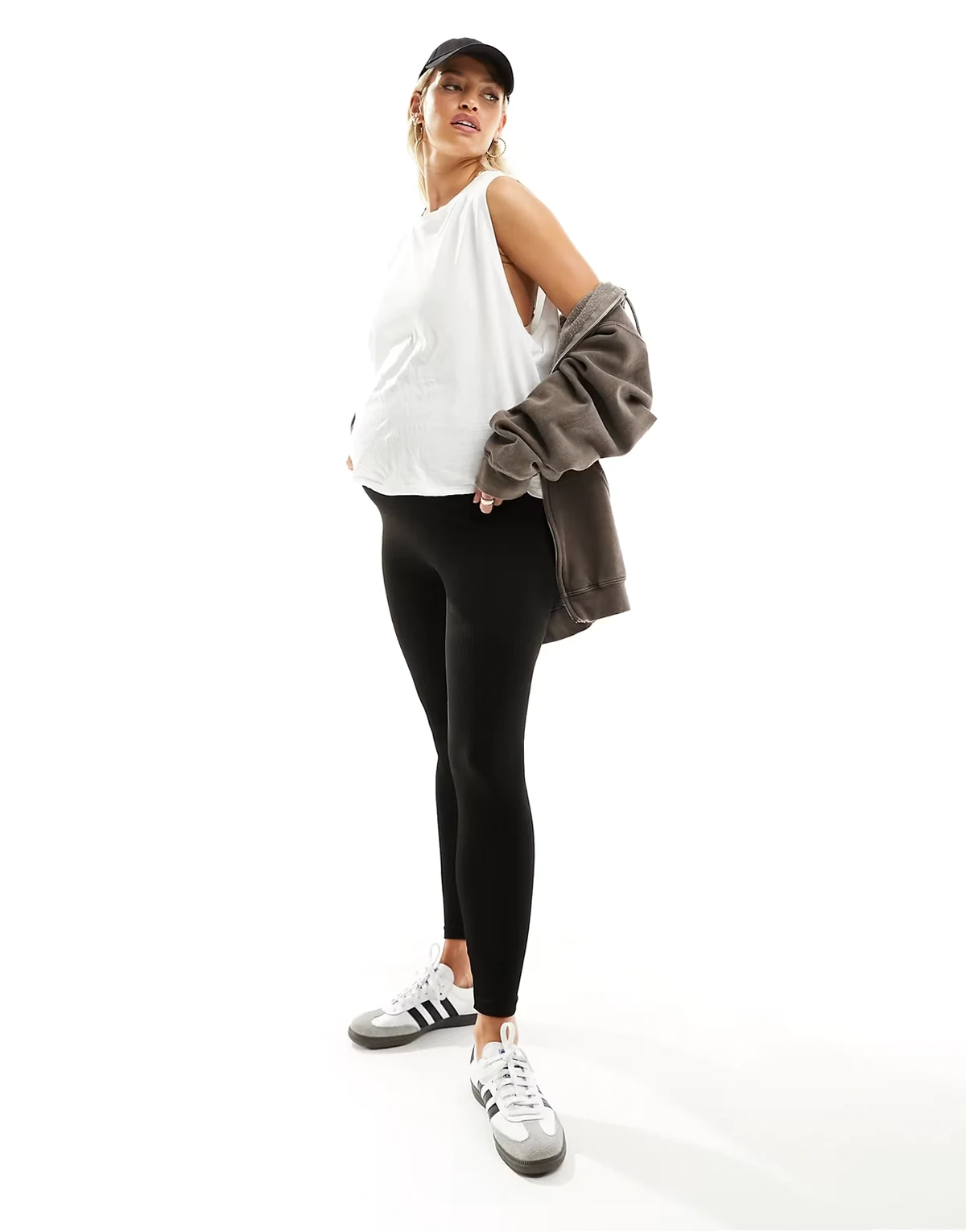 – Gerippte, nahtlose Leggings in Schwarz mit Überbauchbund, Umstandsmode