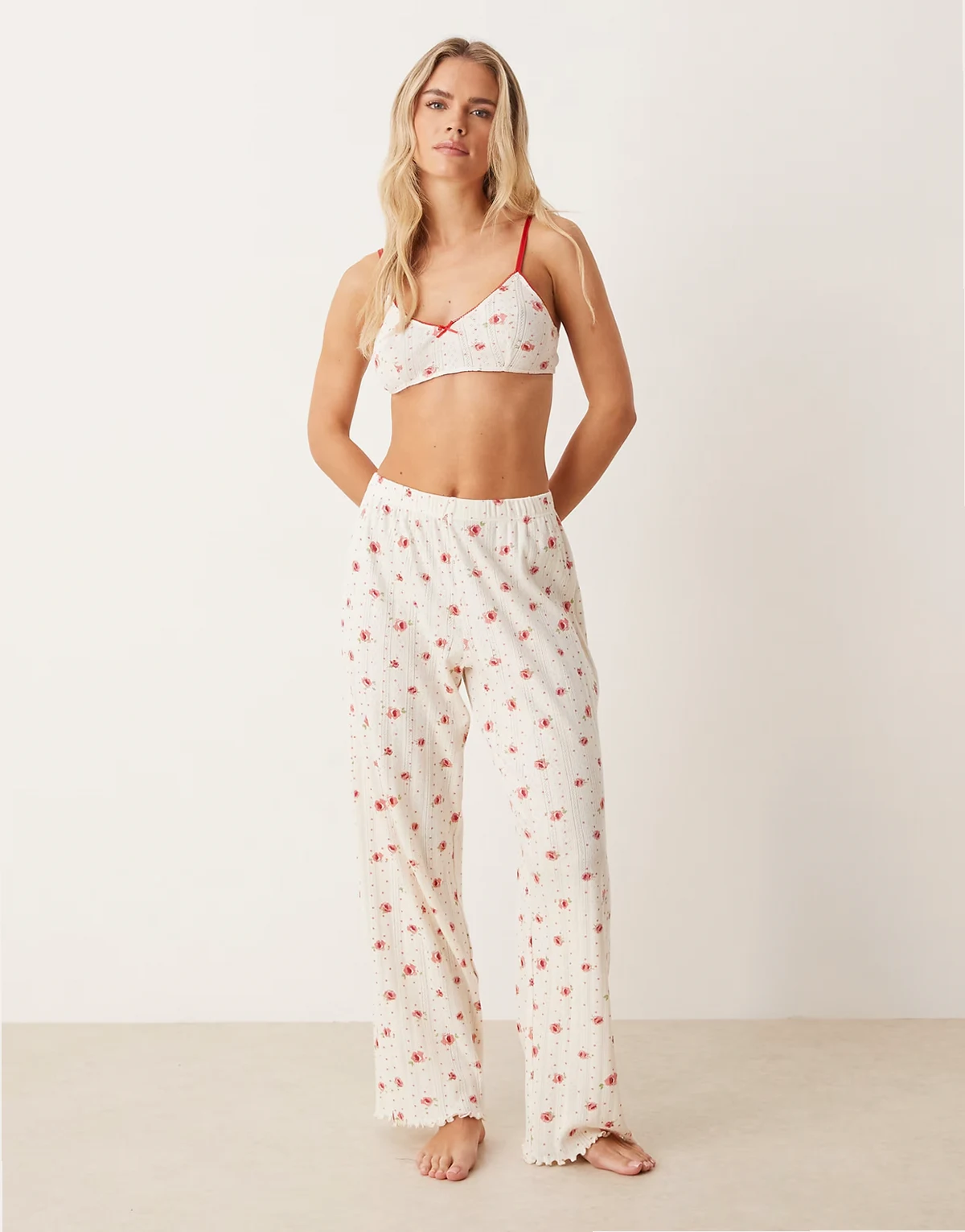 ASOS DESIGN Petite – Mix & Match – Pyjama-Hose aus Lochstrick mit Blümchenmuster